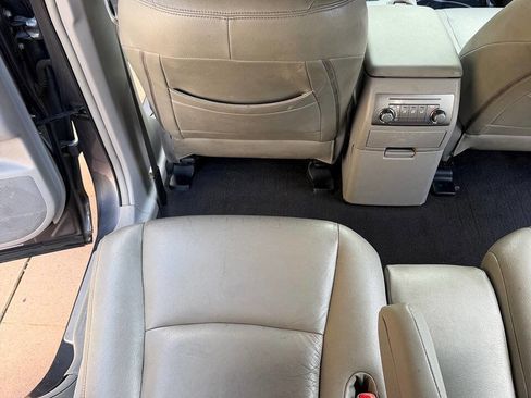 Used 2012 Toyota Highlander SE image 18