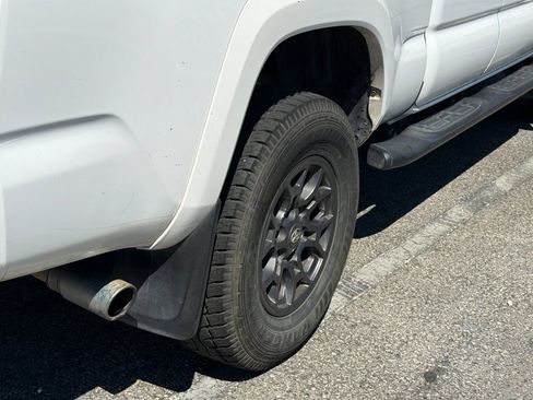 Used 2018 Toyota Tacoma SR5 RWD image 4