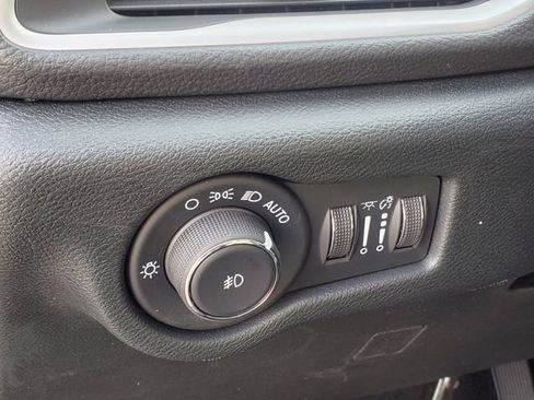 New 2026 Chrysler Pacifica Select image 10