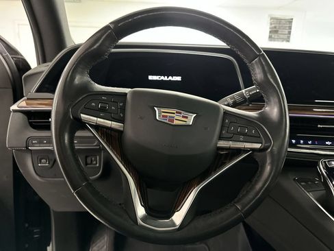 Used 2022 Cadillac Escalade Premium Luxury AWD/4WD image 16