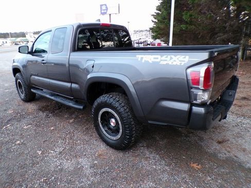 Used 2020 Toyota Tacoma SR5 image 3