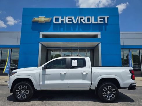 Used 2024 Chevrolet Colorado LT w/ LT Convenience Package III RWD image 2