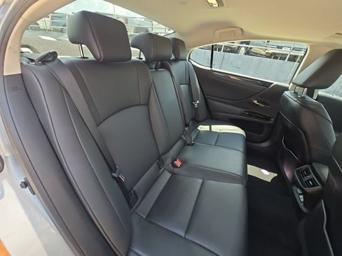 Used 2024 Lexus ES 350 w/ Accessory Package (Z1) FWD image 11