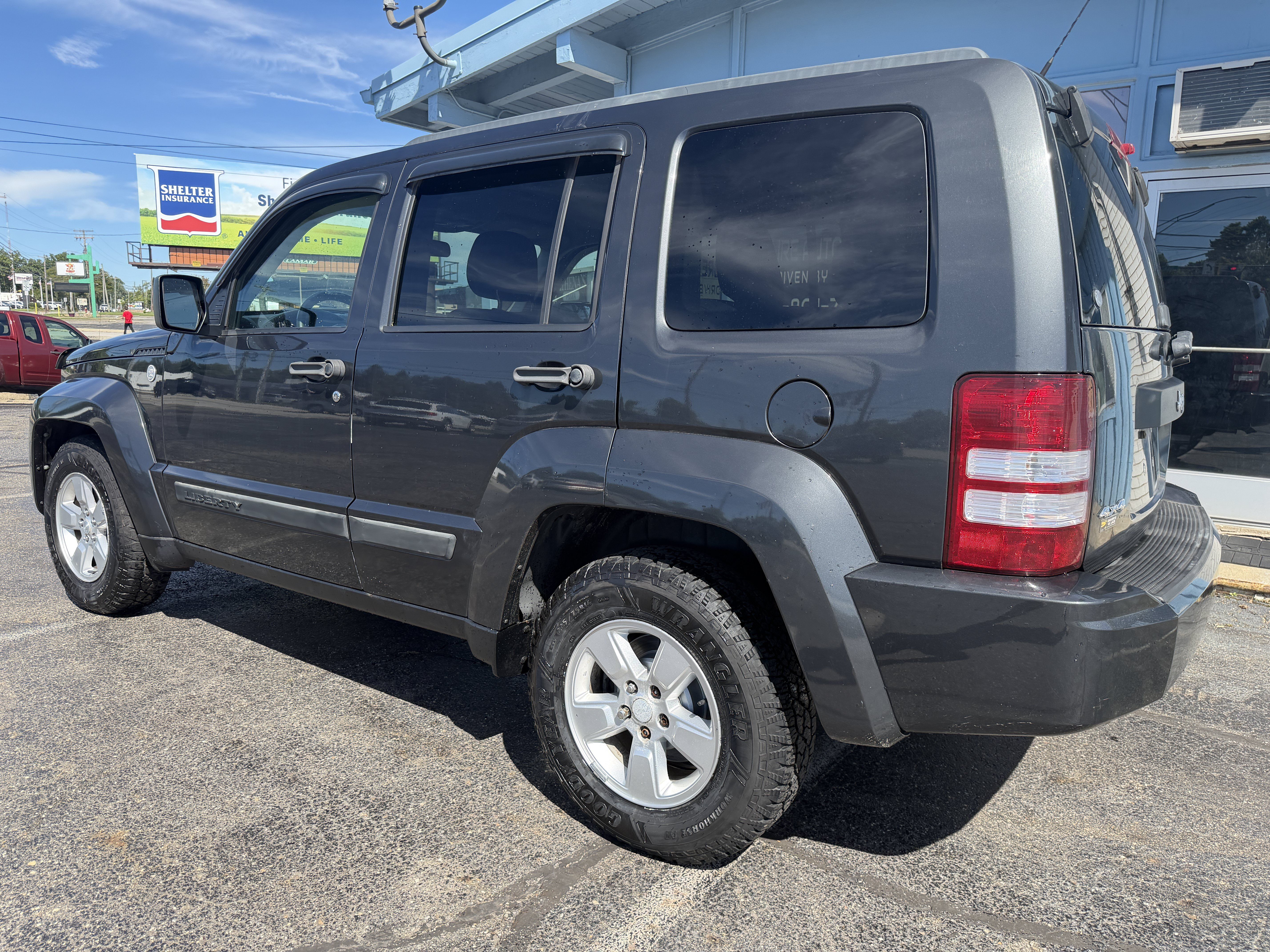 Used 2011 Jeep Liberty Sport w/ Popular Equipment Group AWD/4WD image 3