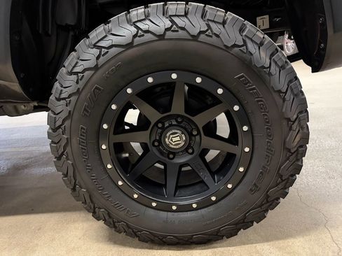 Used 2019 Toyota Tacoma TRD Off-Road image 27