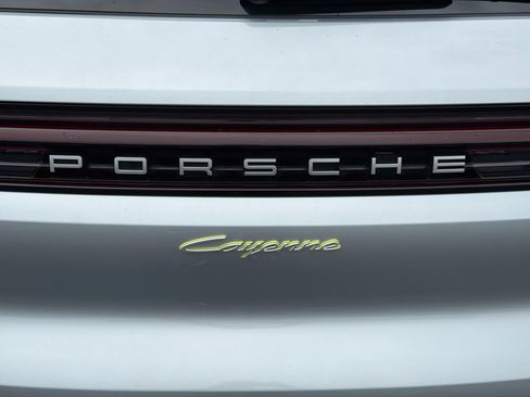 Used 2026 Porsche Cayenne E-Hybrid AWD/4WD image 11