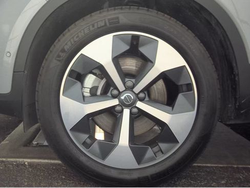 Used 2026 Volvo XC40 B5 Plus AWD/4WD image 11