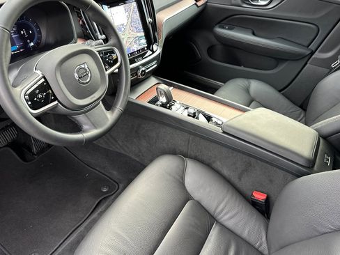 Used 2025 Volvo V60 B5 Cross Country Plus image 9