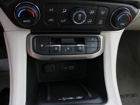 Used 2022 GMC Acadia Denali w/ Denali Technology Package FWD image 21