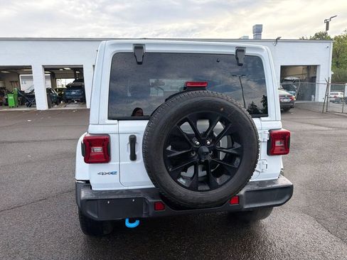 Used 2022 Jeep Wrangler Unlimited Sahara w/ Cold Weather Group AWD/4WD image 6
