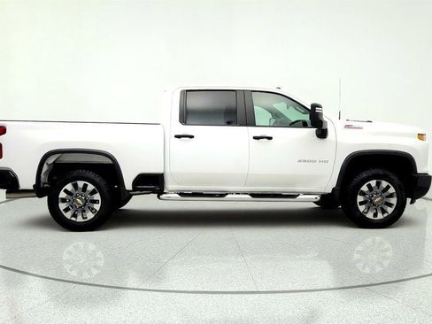 Used 2025 Chevrolet Silverado 2500 Custom w/ Custom Value Package AWD/4WD image 4