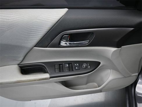 Used 2015 Honda Accord LX image 23