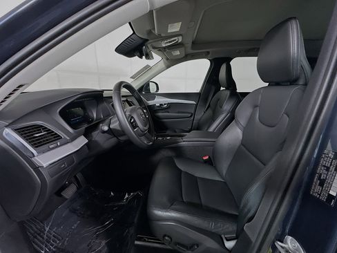Used 2025 Volvo XC90 B5 Core image 12