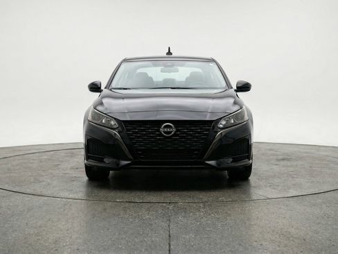 Used 2025 Nissan Altima 2.5 SV image 2