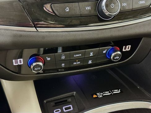 Used 2024 Buick Enclave Essence w/ Experience Buick Package AWD/4WD image 21