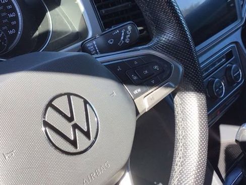 Used 2020 Volkswagen Atlas Cross Sport SE image 21