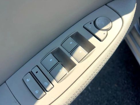 Used 2006 Cadillac DTS w/ Sun And Sound Package image 14