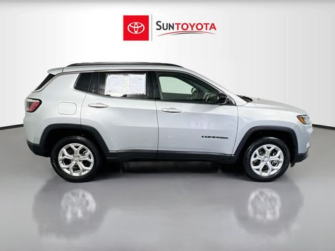 Used 2024 Jeep Compass Latitude AWD/4WD image 2