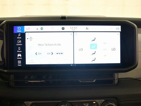 Used 2024 Jeep Wrangler Unlimited Sahara image 24