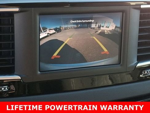 Used 2024 Chrysler Voyager LX image 19