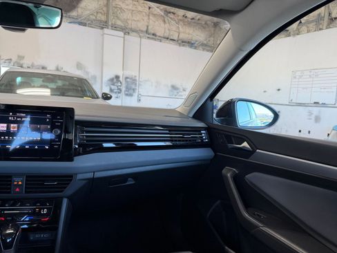 Used 2025 Volkswagen Jetta SE image 34