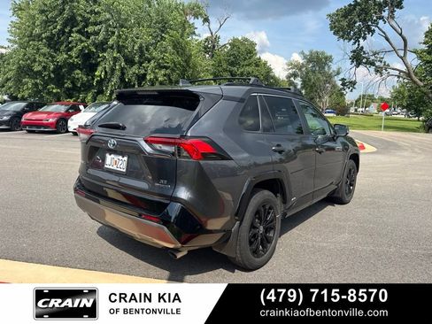 Used 2022 Toyota RAV4 SE AWD/4WD image 3