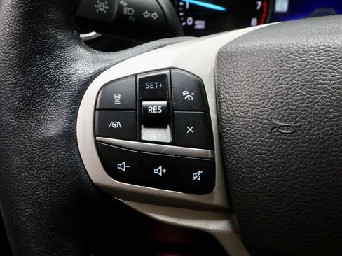 Used 2023 Ford Explorer XLT w/ Equipment Group 202A AWD/4WD image 28