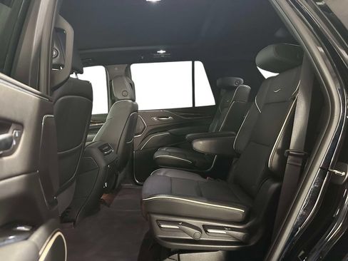 Used 2024 Cadillac Escalade Premium Luxury AWD/4WD image 19