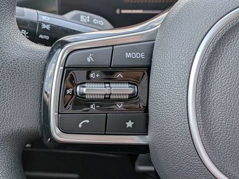 Used 2025 Kia Sorento LX FWD image 24