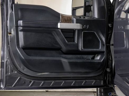 Used 2019 Ford F350 Lariat w/ Chrome Package image 32