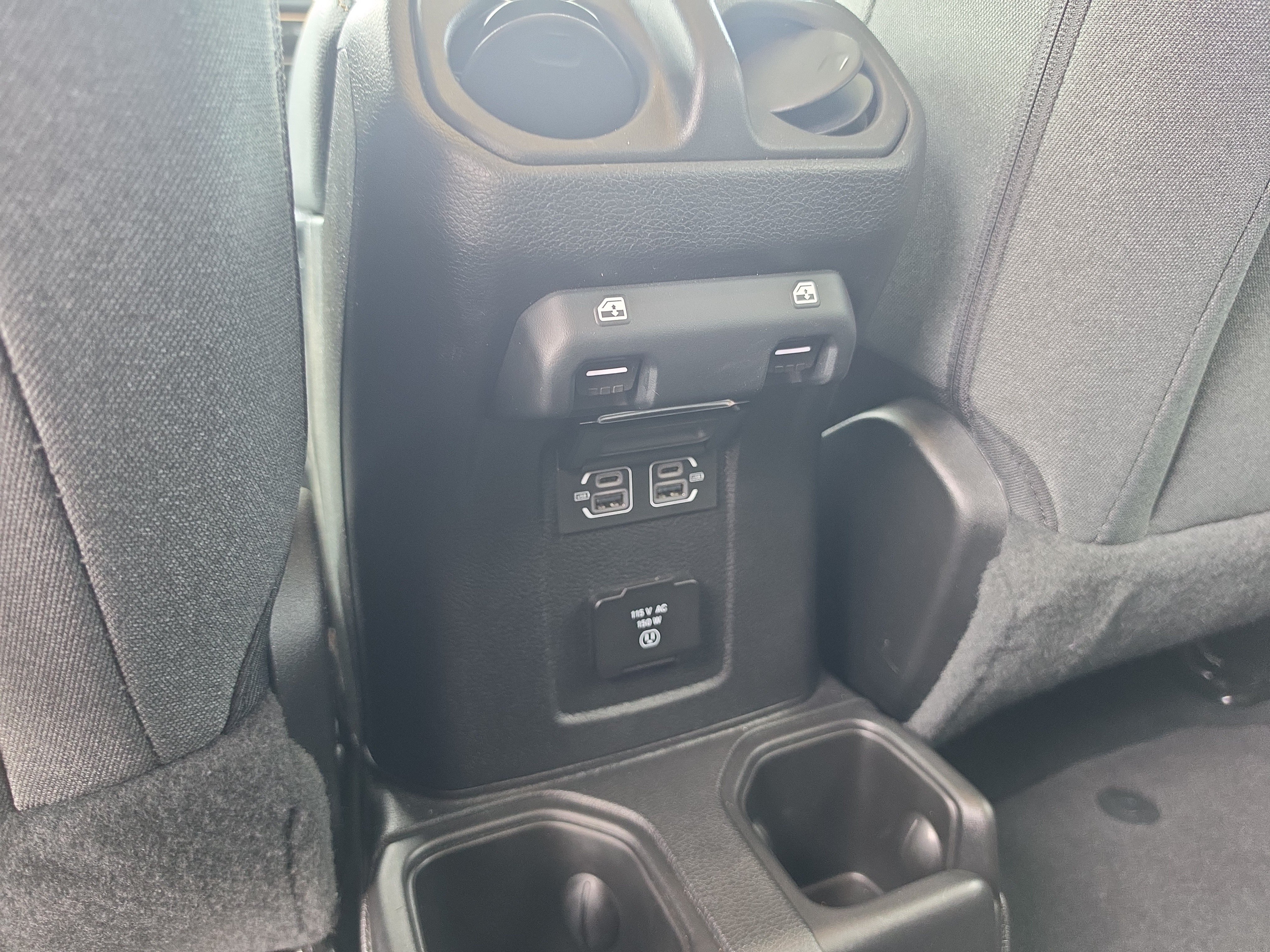 Used 2026 Jeep Wrangler Unlimited Sahara AWD/4WD image 16