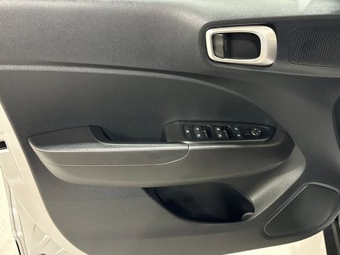 Used 2023 Hyundai Venue SEL image 16