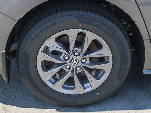 New 2026 Toyota Sienna LE image 12