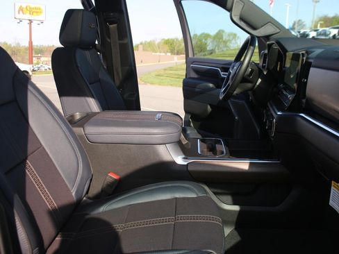 Used 2025 Chevrolet Silverado 2500 High Country w/ Technology Package AWD/4WD image 38