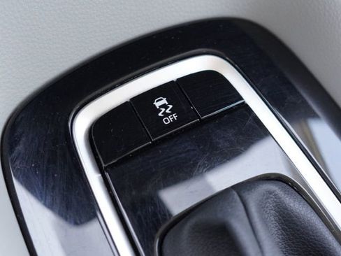 Used 2022 Toyota Corolla LE w/ Carpet Mat Package (TMS) FWD image 24