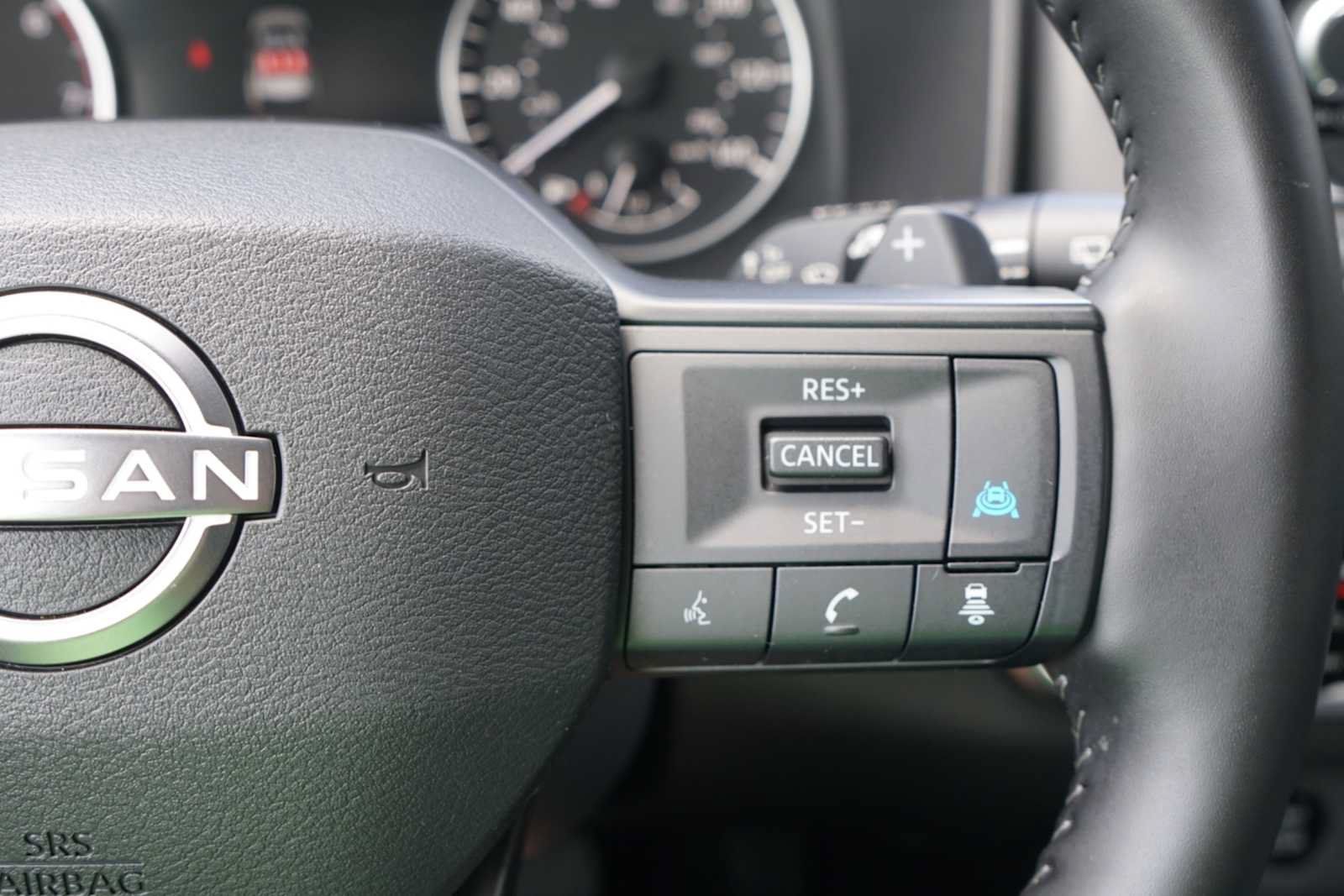 Used 2025 Nissan Rogue SV FWD image 13