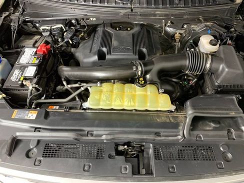 Used 2019 Ford Expedition XLT w/ Equipment Group 201A AWD/4WD image 34