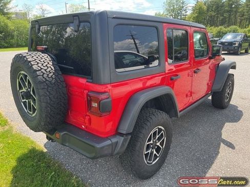 Used 2025 Jeep Wrangler Unlimited Rubicon AWD/4WD image 3