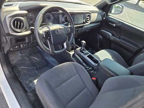 Used 2019 Toyota Tacoma TRD Off-Road w/ Technology Package AWD/4WD image 16