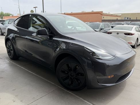 Used 2025 Tesla Model Y Long Range RWD image 6