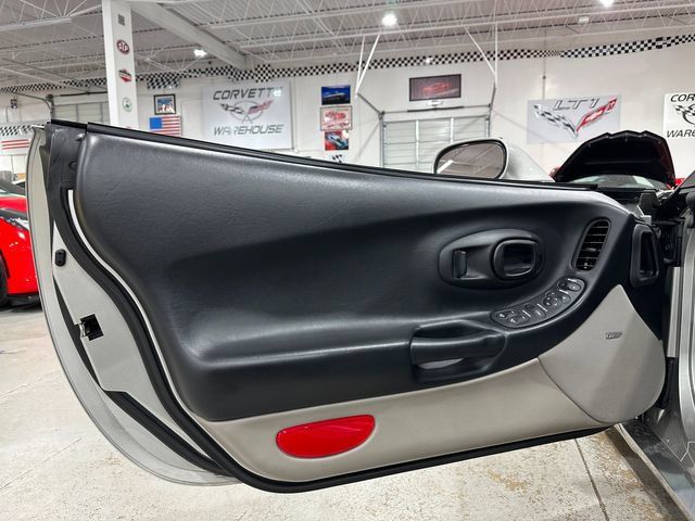 Used 2004 Chevrolet Corvette Coupe w/ Preferred Equipment Group RWD image 15