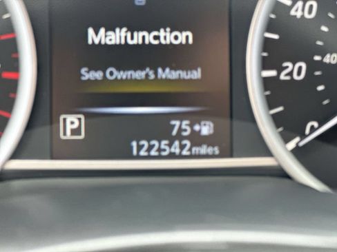 Used 2018 Nissan Sentra S FWD image 13