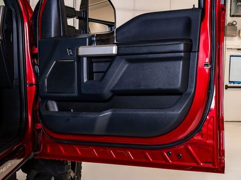 Used 2022 Ford F250 Lariat w/ Black Appearance Package AWD/4WD image 35