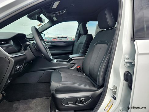 Used 2025 Jeep Grand Cherokee L Laredo w/ Trailer Tow Package image 26