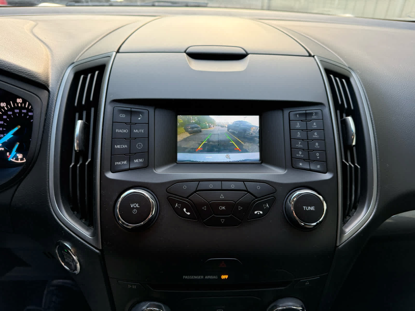 Used 2018 Ford Edge SE FWD image 17