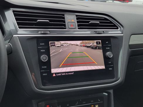 Used 2022 Volkswagen Tiguan SE w/ Panoramic Sunroof Package image 26