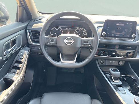 Used 2025 Nissan Rogue SV w/ SV Premium Package AWD/4WD image 16