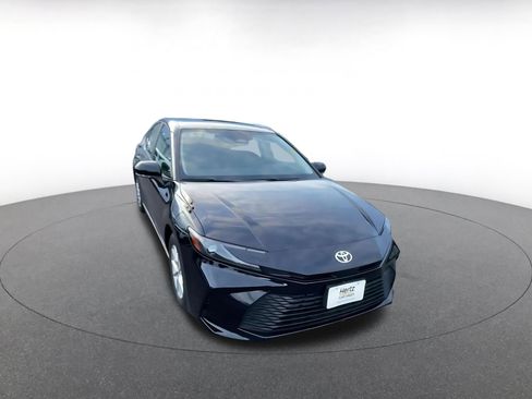 Used 2025 Toyota Camry LE image 3