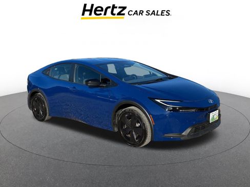 Used 2025 Toyota Prius LE image 1