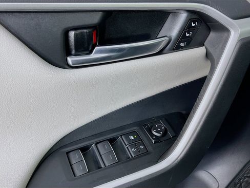 Used 2022 Toyota RAV4 Limited image 28
